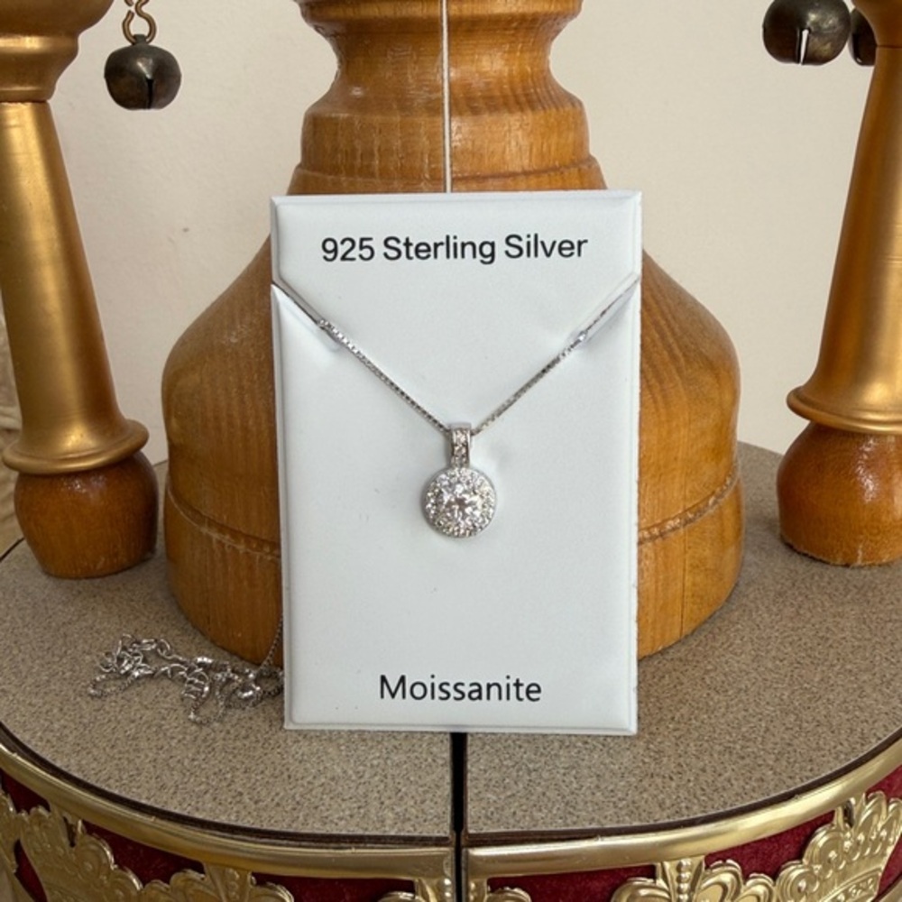 New 1.028 CT VVS1 color D Moissanite Pendant Necklace Real 925 Sterling Silver - Picture 1 of 10